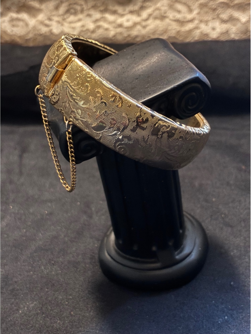 Vintage Ornate Gold-Tone Engraved Hinged Bangle Bracelet with Safety Chain